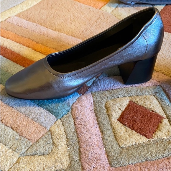 Silver Heels - Picture 7 of 7